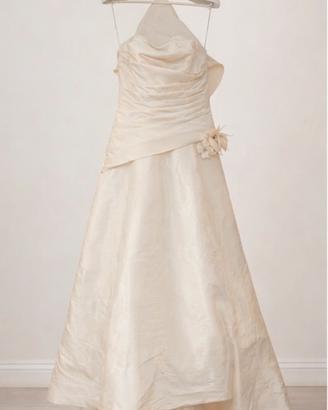 Abito da sposa in taffetà di seta color champagne