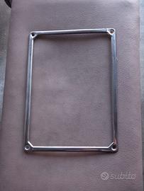 Cornice posteriore per targhe nere