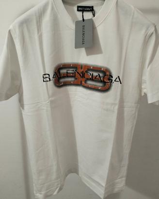 T-Shirt BB bianca varie taglie disponibili.