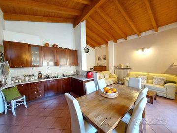 Appartamento di 96 m² con 3 locali e box auto a Mo