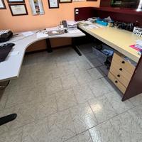 Scrivania e bancone reception per ufficio