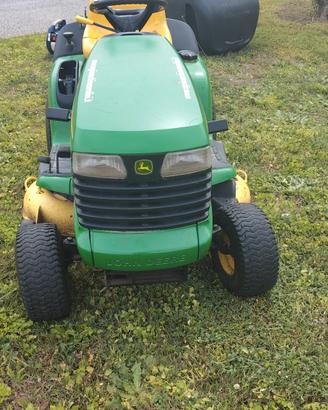 trattorino rasaerba John deer ltr180