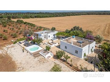 Villa torre guaceto con ampio terreno