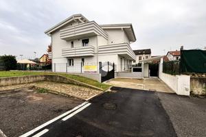 3 LOCALI A CORREZZANA