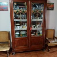 vetrina,comodini e mobile da camera