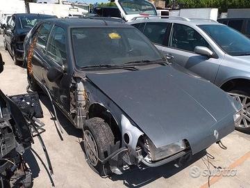 Renault 19 Berlina Demolita - Per Ricambi