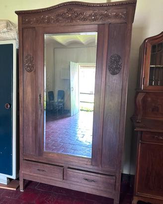 Mobile in legno massello