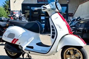 Vespa GTS Super 300 Racing Sixties