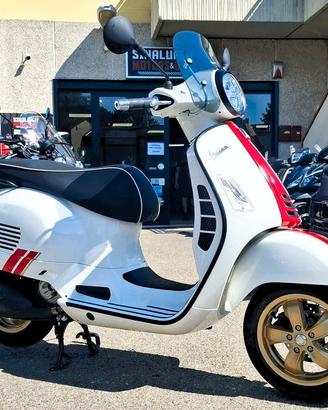 Vespa GTS Super 300 Racing Sixties
