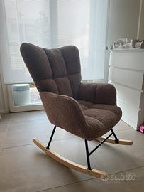 Sedia a dondolo bouclè