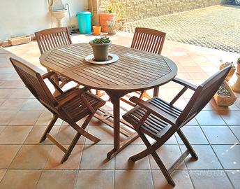 tavolo da giardino con sedie 