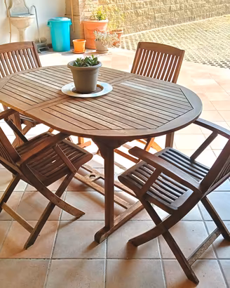 tavolo da giardino con sedie 