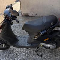 Zip Piaggio 50 di cilindrata 4 tempi.