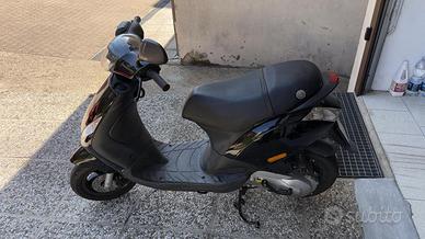 Zip Piaggio 50 di cilindrata 4 tempi.