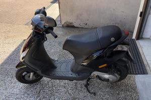 Zip Piaggio 50 di cilindrata 4 tempi.