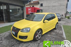VOLKSWAGEN Golf GTI PIRELLI