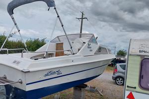 Barca fiart valiant cabin