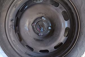 cerchi in ferro con gomme antineve 