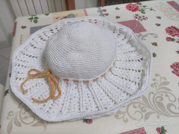Cappello tesa larga uncinetto