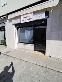 Negozio in via Bissuola