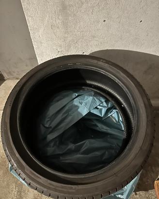 Gomme bridgestone 225/40/18