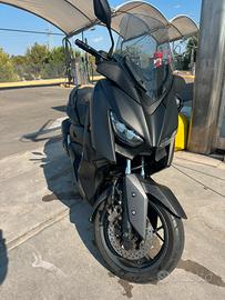 Yamaha X-Max 300