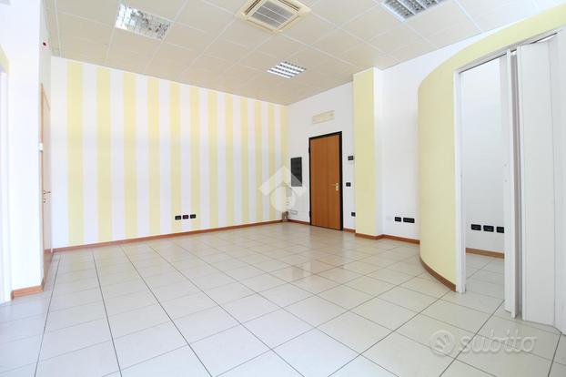 NEGOZIO A REGGIO NELL'EMILIA