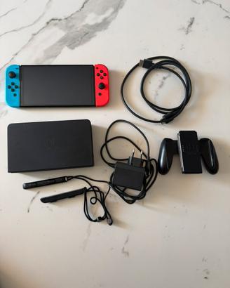 Nintendo switch OLED completa con tutti gli access