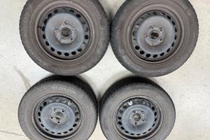 Cerchi in Ferro VW con gomme invernali 195/65 R15