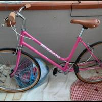 Bicicletta bianchi vintage con pezzi moderni