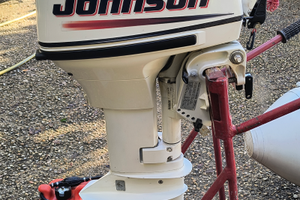 Motore Johnson 15 + gommone Led3