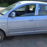KIA PICCANTO 2007 C/MOTORE G4HG PER RICAMBI