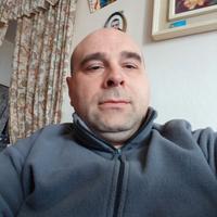 Tuttofare, cameriere, lavapiatti, manovale,
