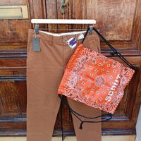 Scout pantalone chino + sacca e adesivo, size M