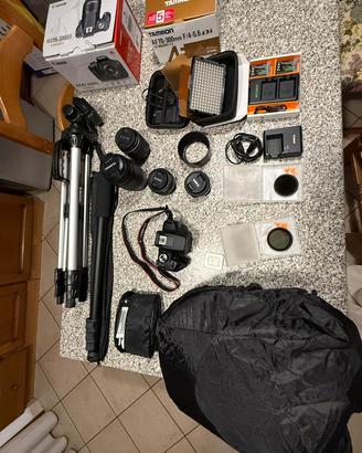 Kit Canon EOS 2000D Completo e Accessori
