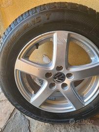 t 4 cerchi in lega  piu copricerchi piu 4 ruote