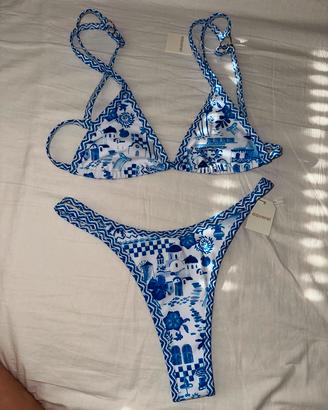 Bikini Aquarel modello Mykonos Bottom + Top