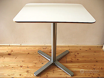 Tavolo IKEA BILLSTA