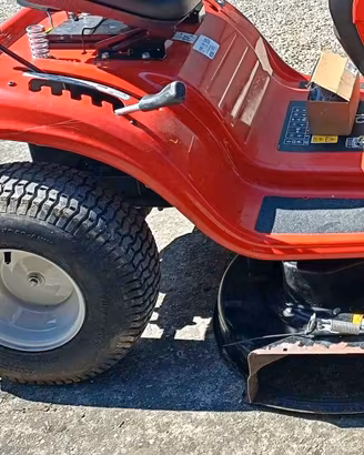 Trattorino tagliaerba 