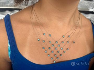 Collana elegante con brillanti blu