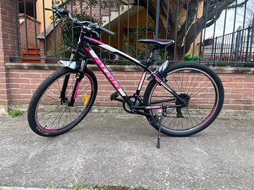 Bicicletta mountain bike ragazza