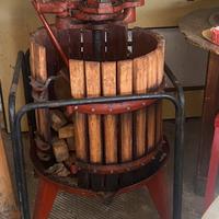 torchio  per uva (per fare vino)