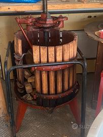 torchio  per uva (per fare vino)