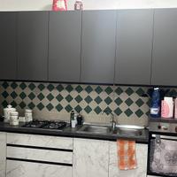 Cucina + tavolo e sedie