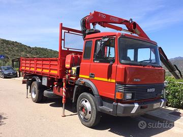 Autocarro Iveco 115/17 con gru e ribaltabile