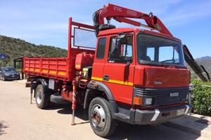 Autocarro Iveco 115/17 con gru e ribaltabile