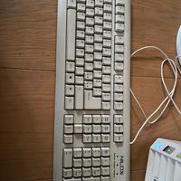 Monitor Fujitsu Siemens e tastiera Nilox