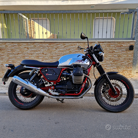 Moto Guzzi V7 II Racer