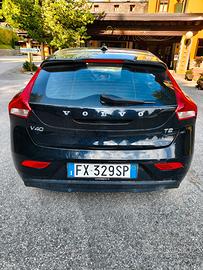 Volvo V40 T2