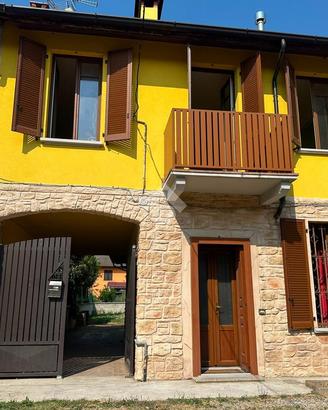 4 LOCALI A ROSATE